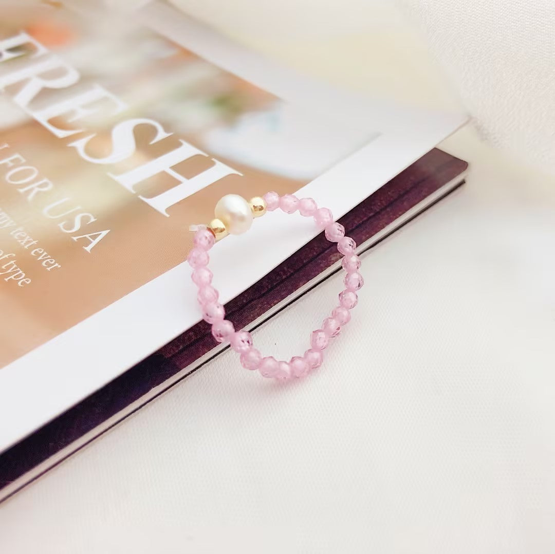 Pink zircon bungee string pearl ring