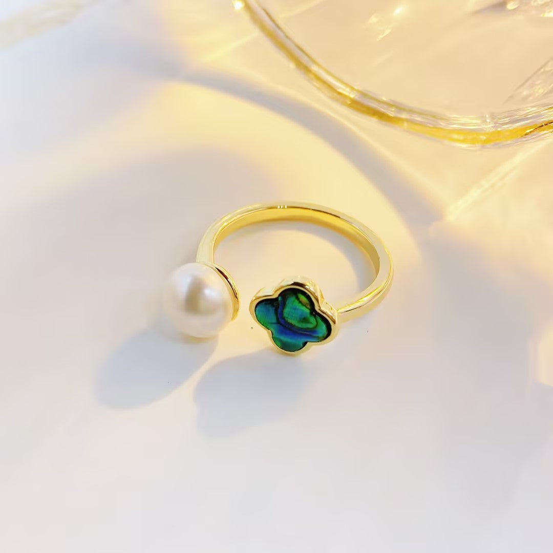 Lucky clover pearl ring